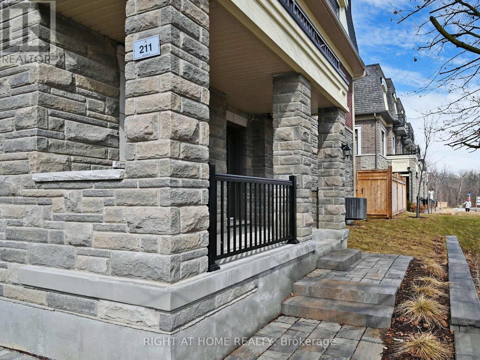 Property at 211 WYNDHAM STREET image 3