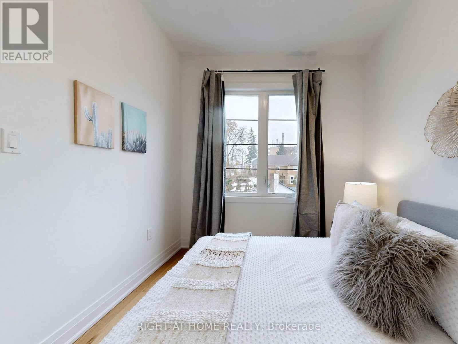 211 Wyndham Street, Mississauga, Ontario  L5M 2S5 - Photo 33 - W12116773