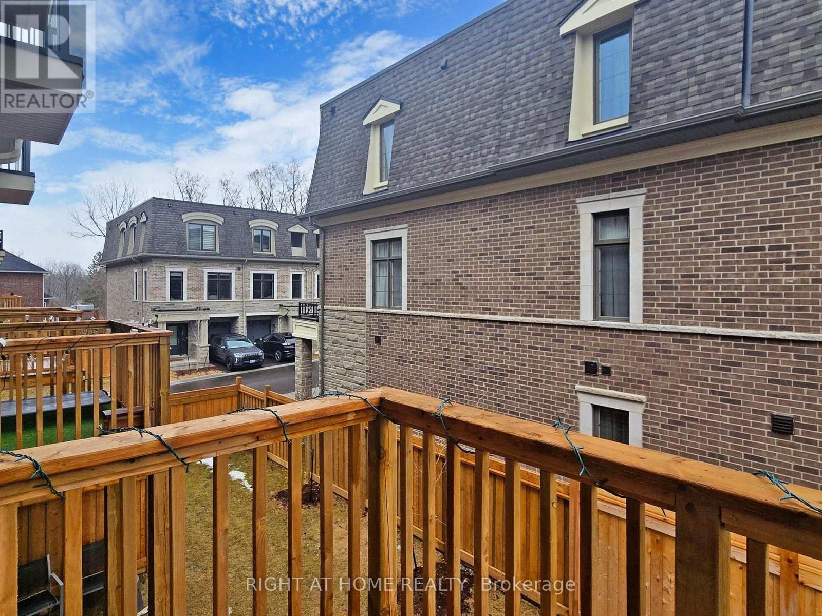 211 Wyndham Street, Mississauga, Ontario  L5M 2S5 - Photo 45 - W12116773