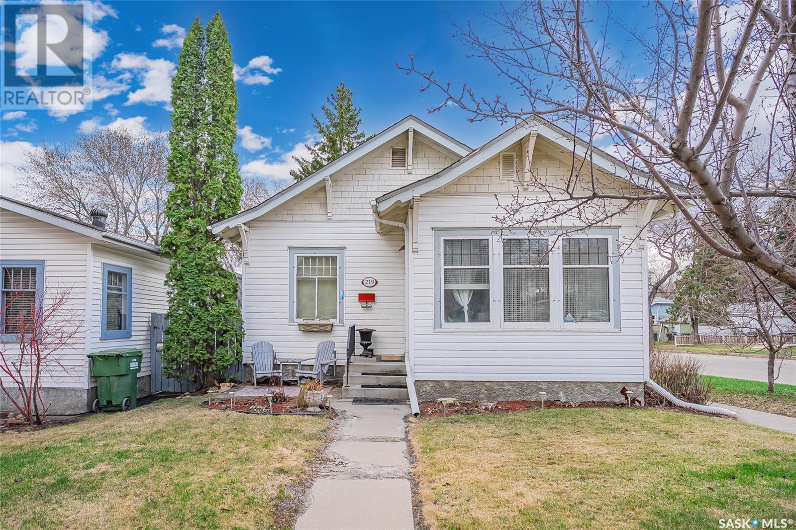 Property at 219 28TH STREET W image 1