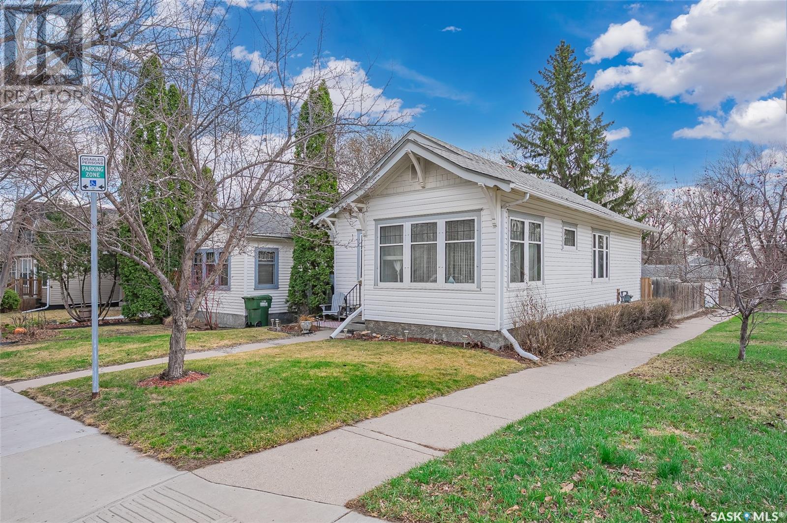 Property at 219 28TH STREET W image 3