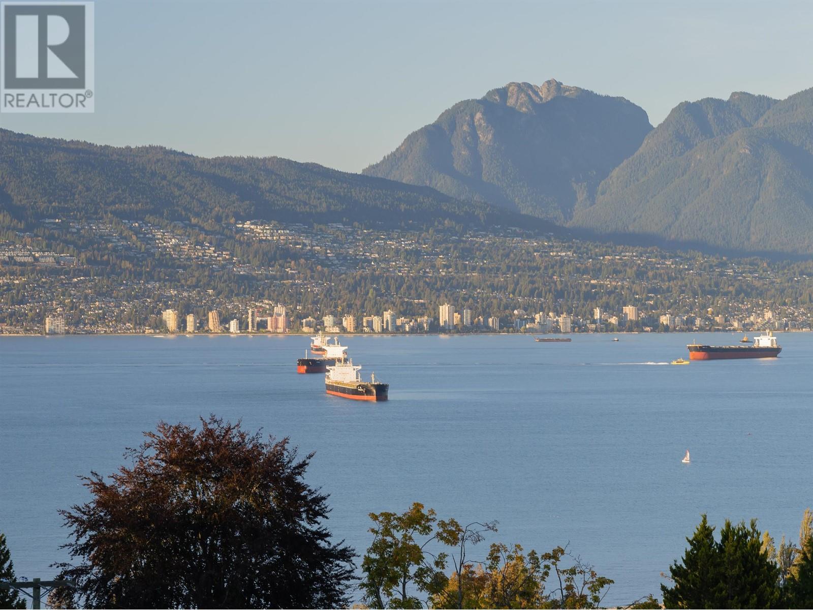 Listing Picture 25 of 40 : 1937 TOLMIE STREET, Vancouver / 溫哥華 - 魯藝地產 Yvonne Lu Group - MLS Medallion Club Member