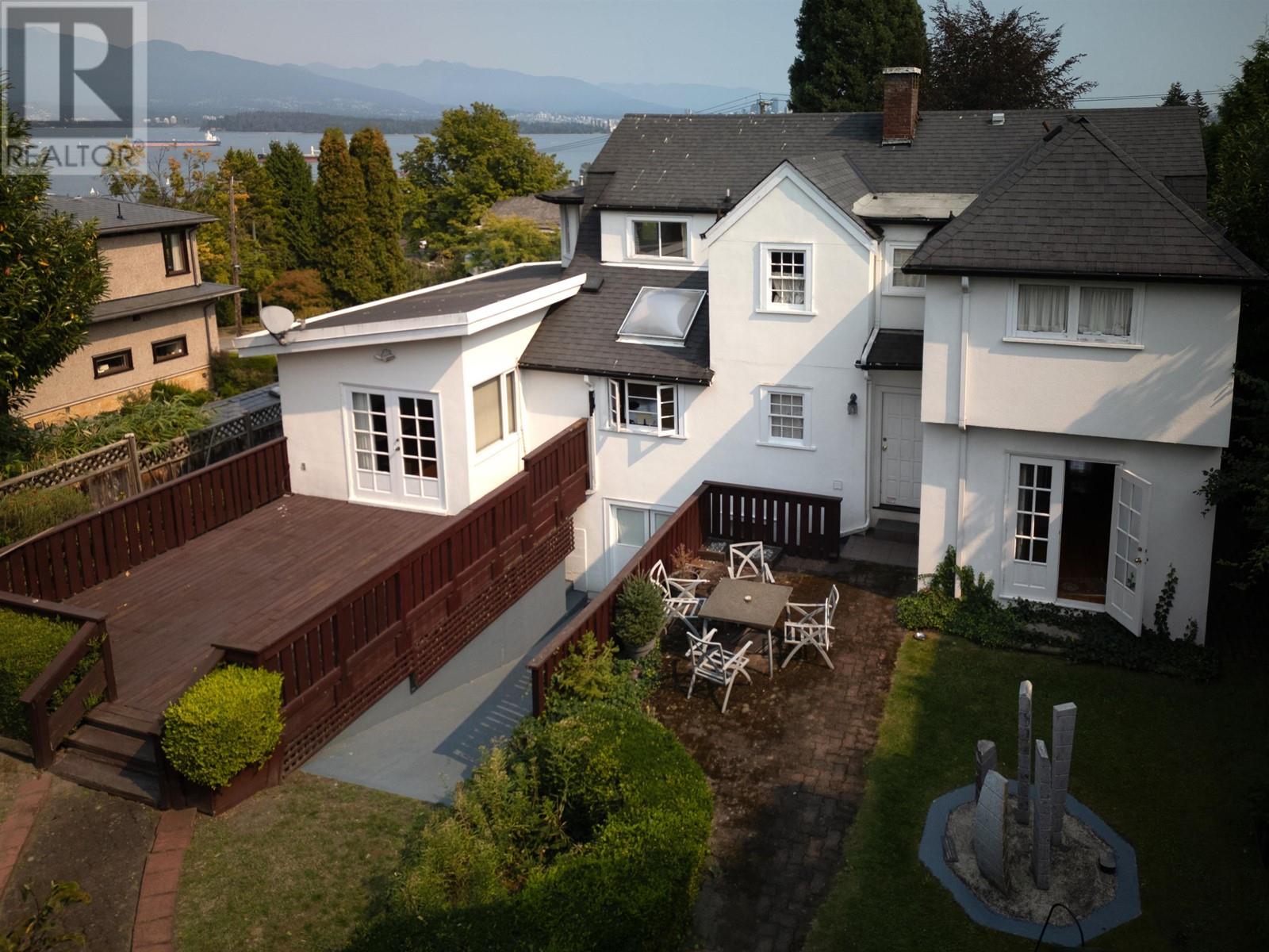 Listing Picture 9 of 40 : 1937 TOLMIE STREET, Vancouver / 溫哥華 - 魯藝地產 Yvonne Lu Group - MLS Medallion Club Member