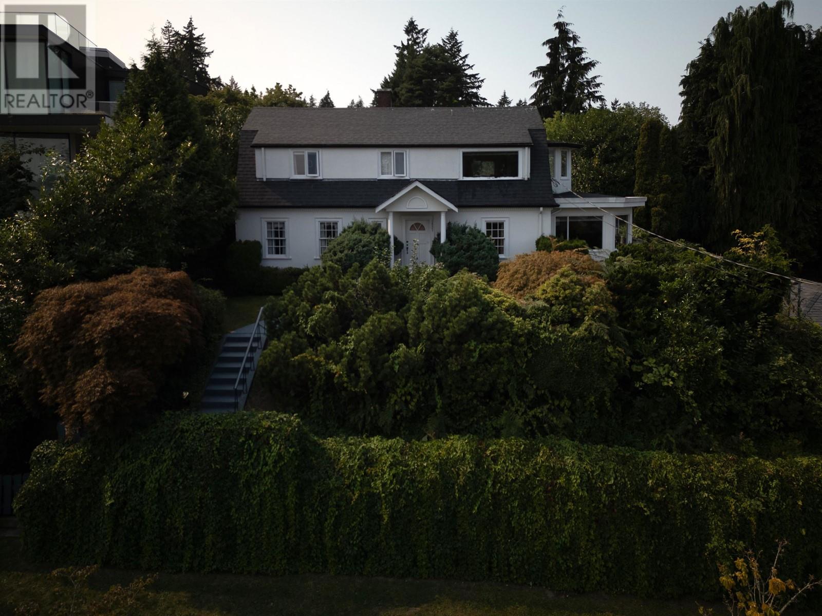 Listing Picture 39 of 40 : 1937 TOLMIE STREET, Vancouver / 溫哥華 - 魯藝地產 Yvonne Lu Group - MLS Medallion Club Member