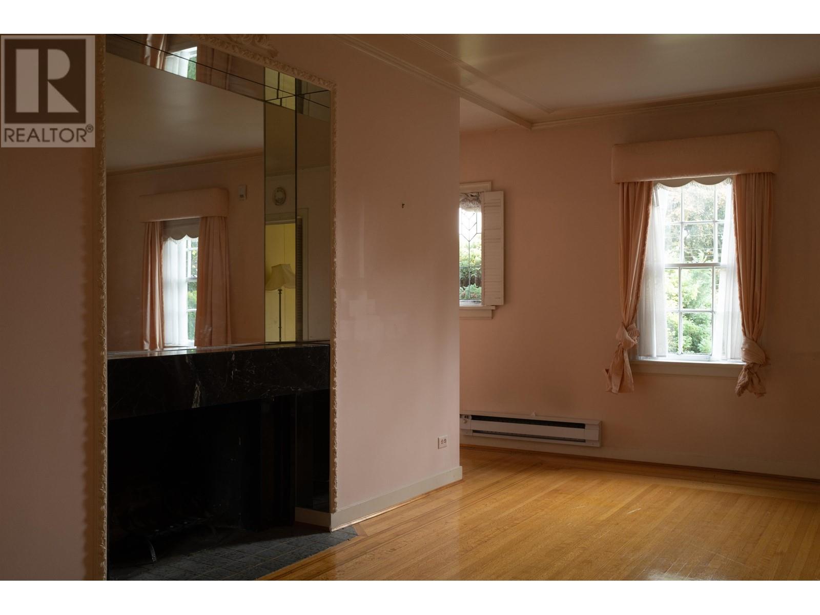 Listing Picture 33 of 40 : 1937 TOLMIE STREET, Vancouver / 溫哥華 - 魯藝地產 Yvonne Lu Group - MLS Medallion Club Member