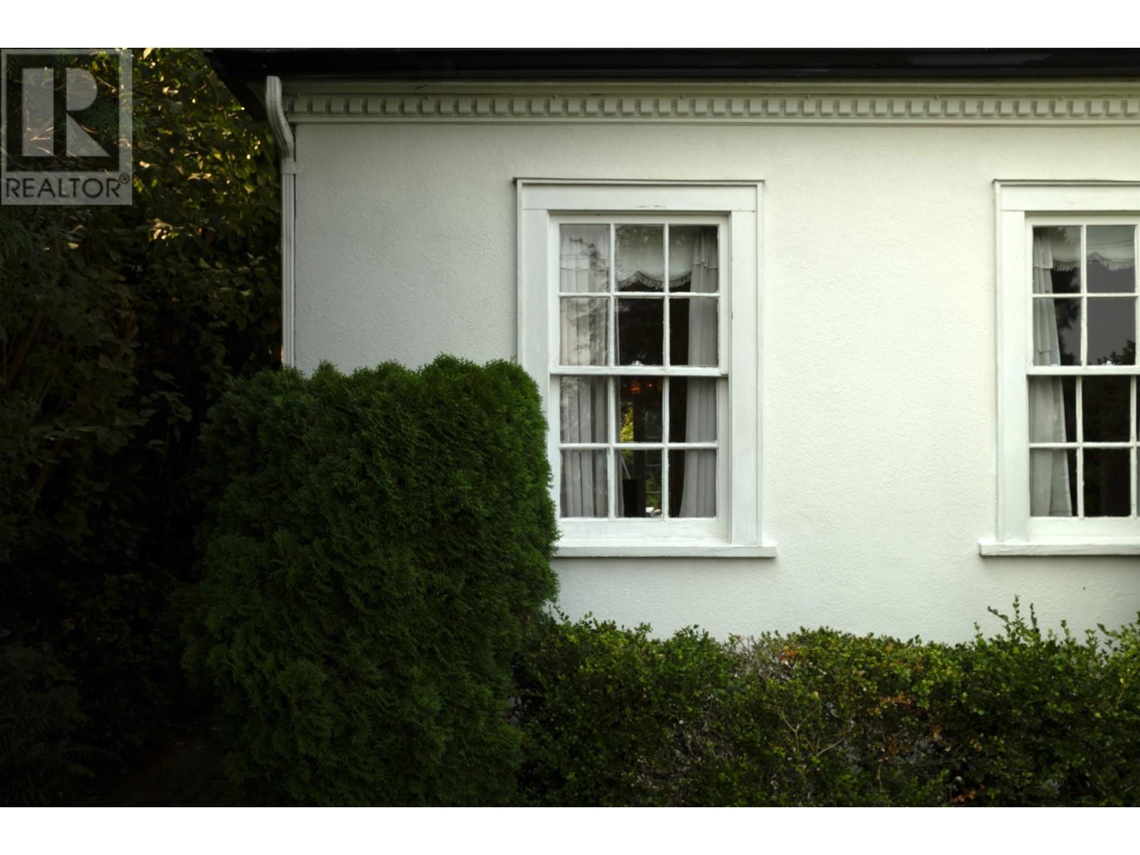 Listing Picture 16 of 40 : 1937 TOLMIE STREET, Vancouver / 溫哥華 - 魯藝地產 Yvonne Lu Group - MLS Medallion Club Member