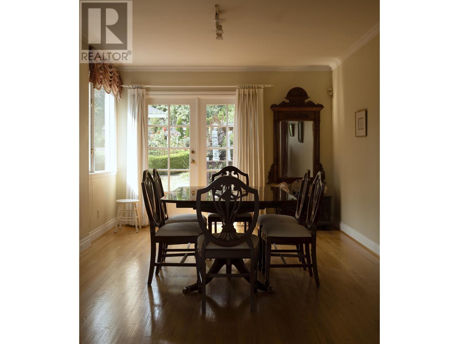 Listing Picture 27 of 40 : 1937 TOLMIE STREET, Vancouver / 溫哥華 - 魯藝地產 Yvonne Lu Group - MLS Medallion Club Member