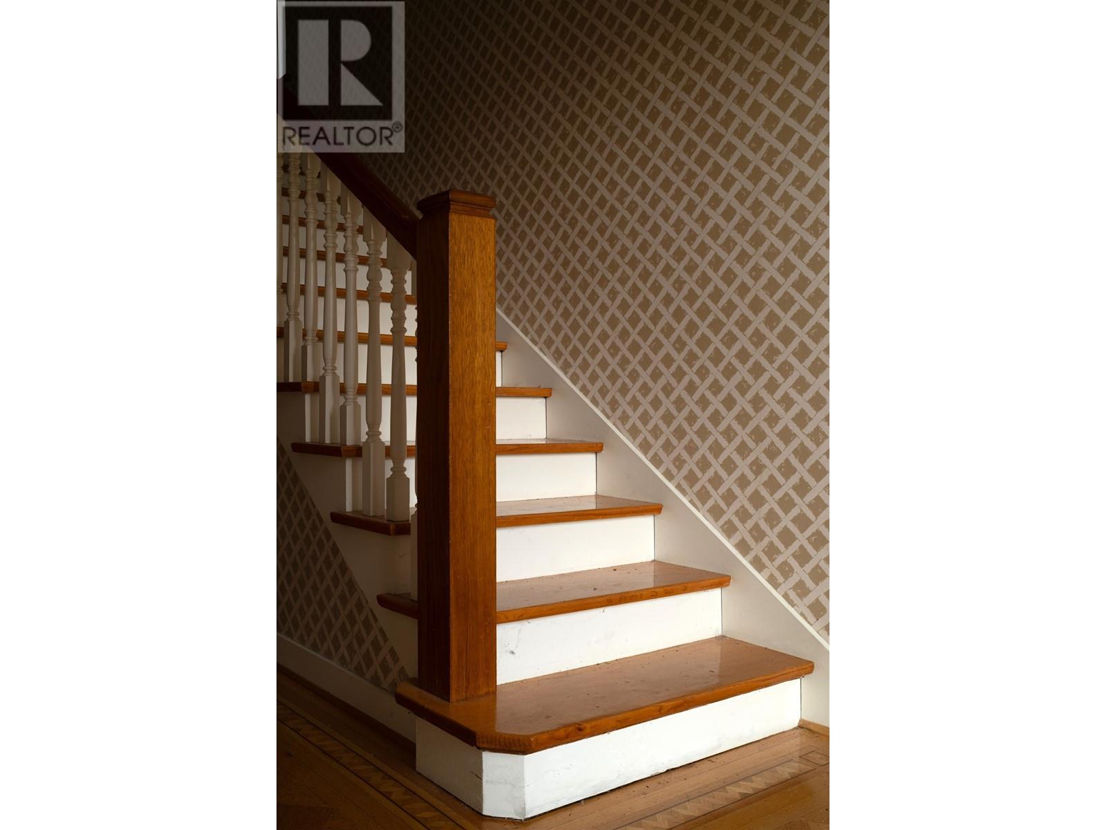 Listing Picture 34 of 40 : 1937 TOLMIE STREET, Vancouver / 溫哥華 - 魯藝地產 Yvonne Lu Group - MLS Medallion Club Member