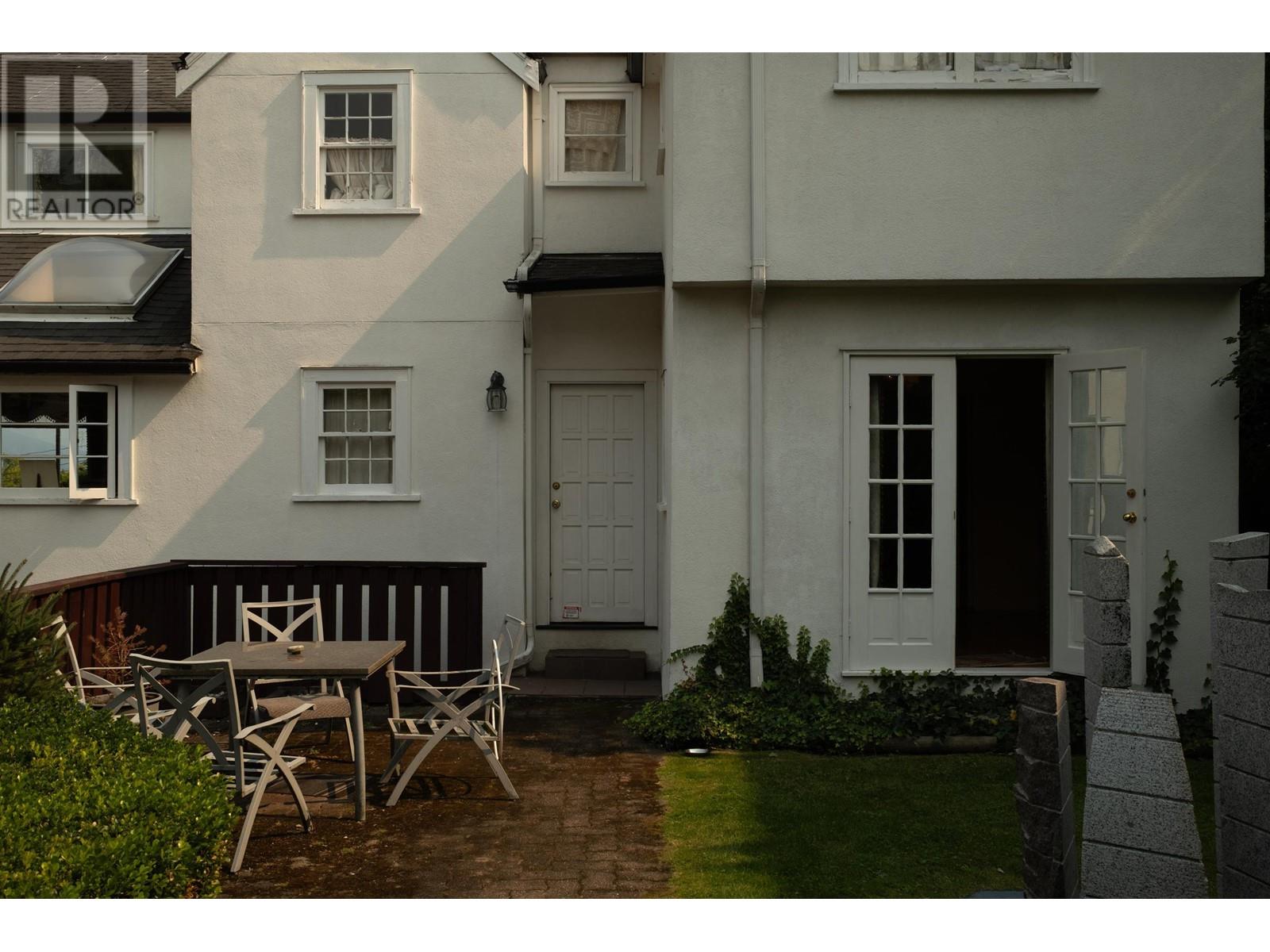 Listing Picture 15 of 40 : 1937 TOLMIE STREET, Vancouver / 溫哥華 - 魯藝地產 Yvonne Lu Group - MLS Medallion Club Member