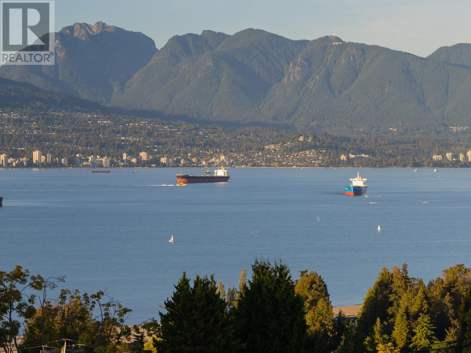 Listing Picture 24 of 40 : 1937 TOLMIE STREET, Vancouver / 溫哥華 - 魯藝地產 Yvonne Lu Group - MLS Medallion Club Member