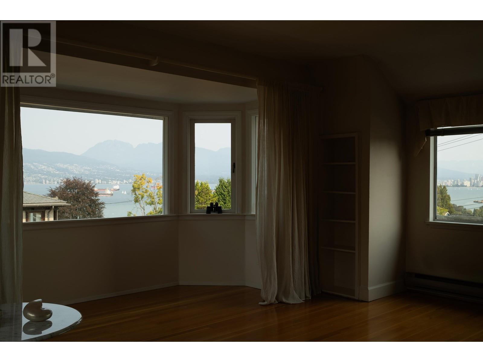 Listing Picture 35 of 40 : 1937 TOLMIE STREET, Vancouver / 溫哥華 - 魯藝地產 Yvonne Lu Group - MLS Medallion Club Member