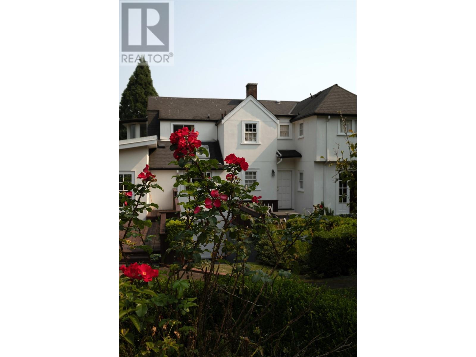 Listing Picture 12 of 40 : 1937 TOLMIE STREET, Vancouver / 溫哥華 - 魯藝地產 Yvonne Lu Group - MLS Medallion Club Member