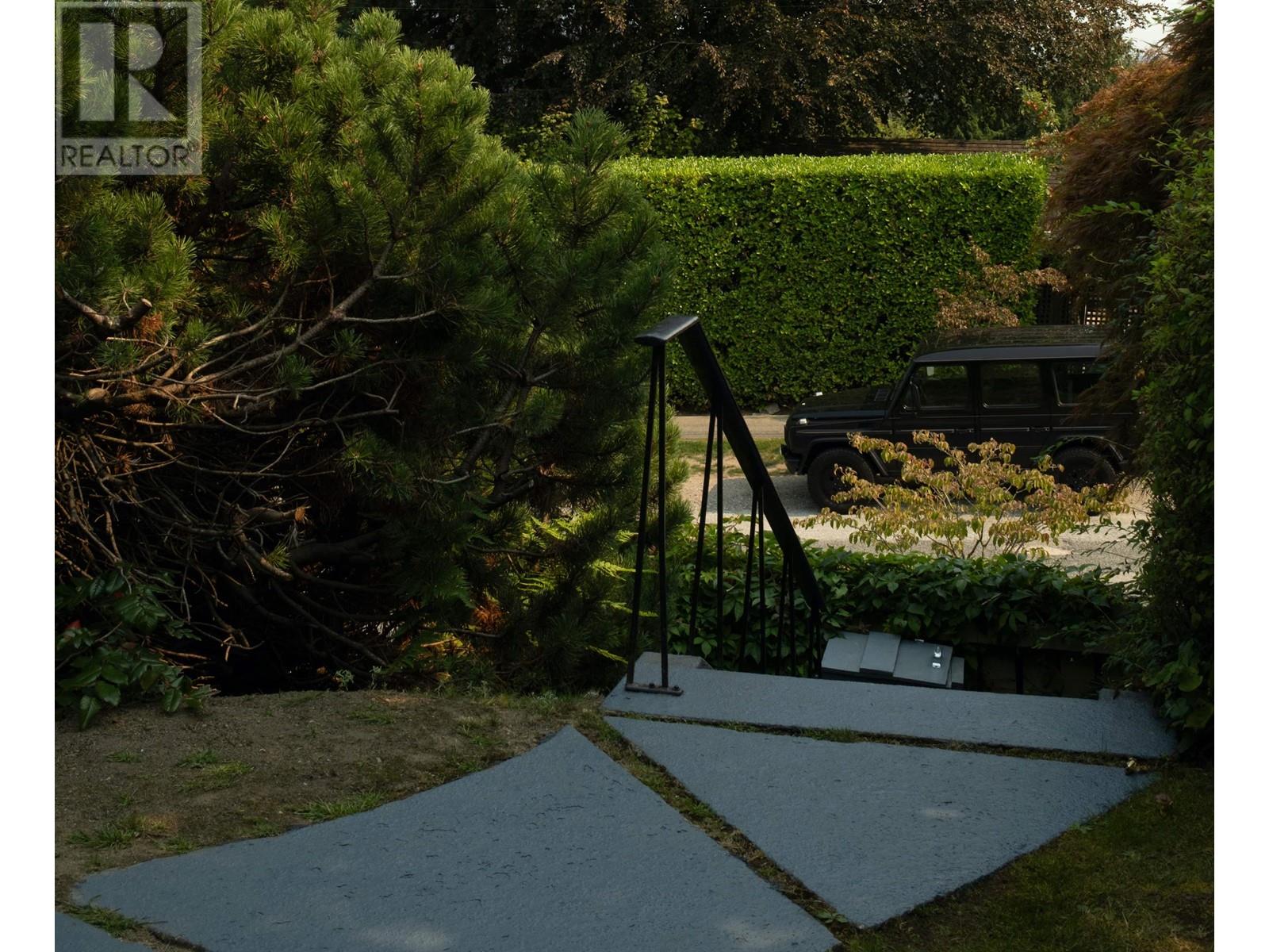 Listing Picture 18 of 40 : 1937 TOLMIE STREET, Vancouver / 溫哥華 - 魯藝地產 Yvonne Lu Group - MLS Medallion Club Member