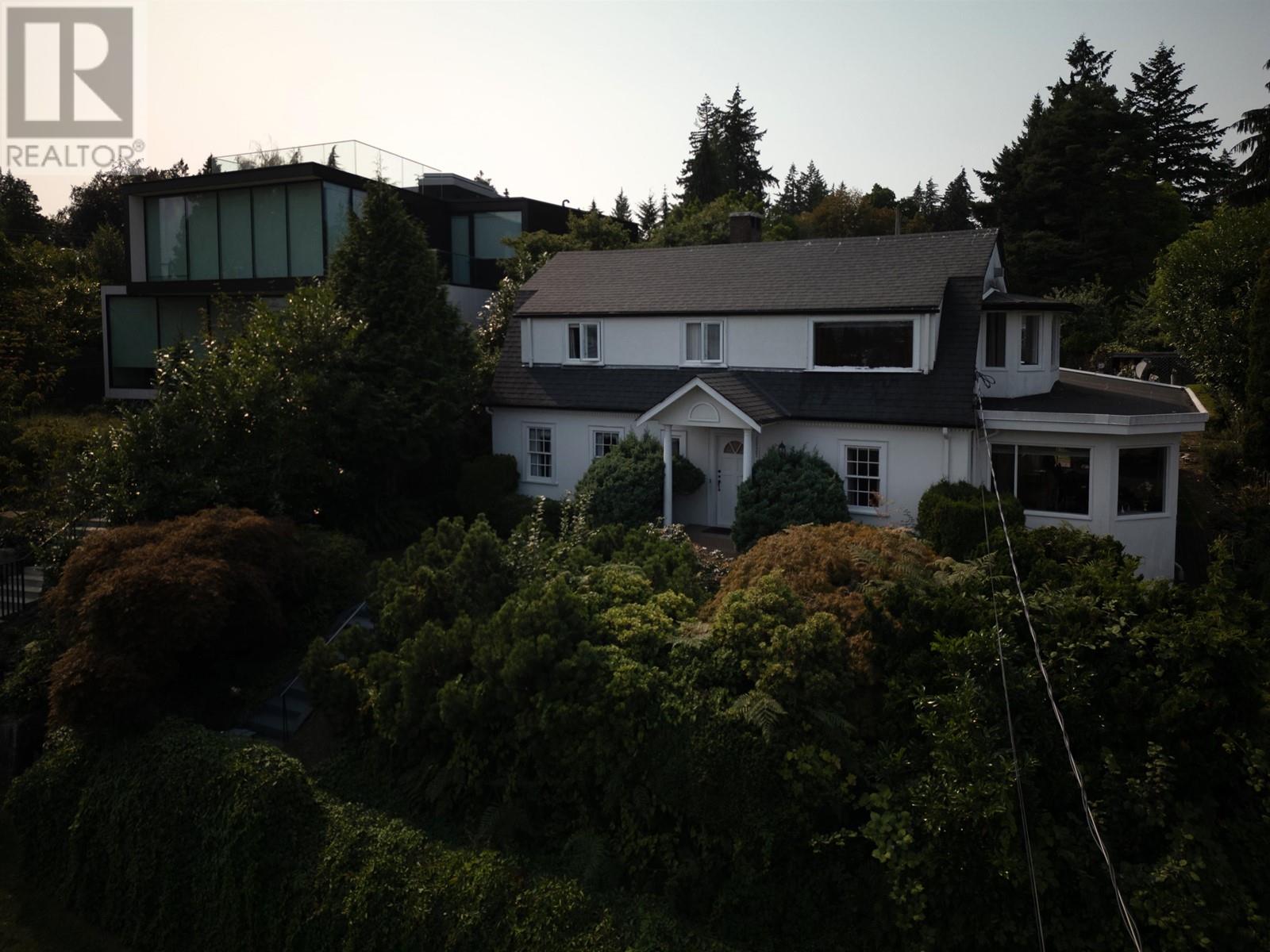 Listing Picture 5 of 40 : 1937 TOLMIE STREET, Vancouver / 溫哥華 - 魯藝地產 Yvonne Lu Group - MLS Medallion Club Member