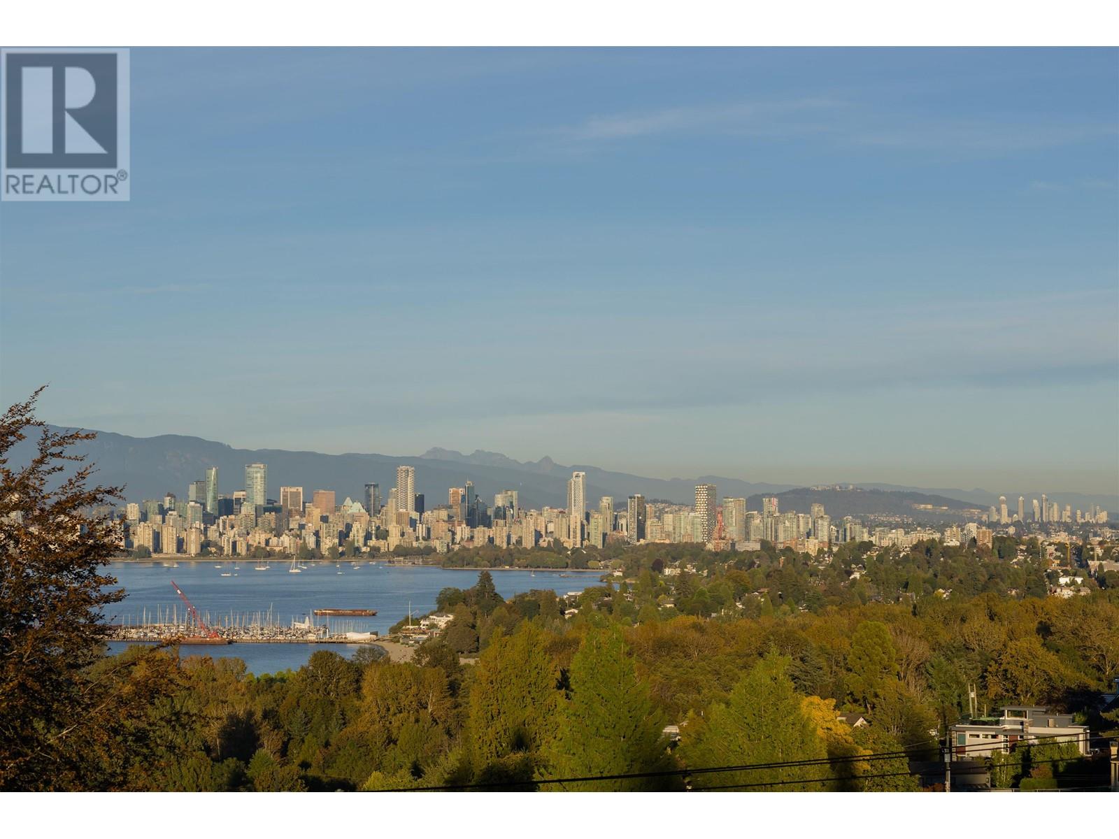 Listing Picture 36 of 40 : 1937 TOLMIE STREET, Vancouver / 溫哥華 - 魯藝地產 Yvonne Lu Group - MLS Medallion Club Member