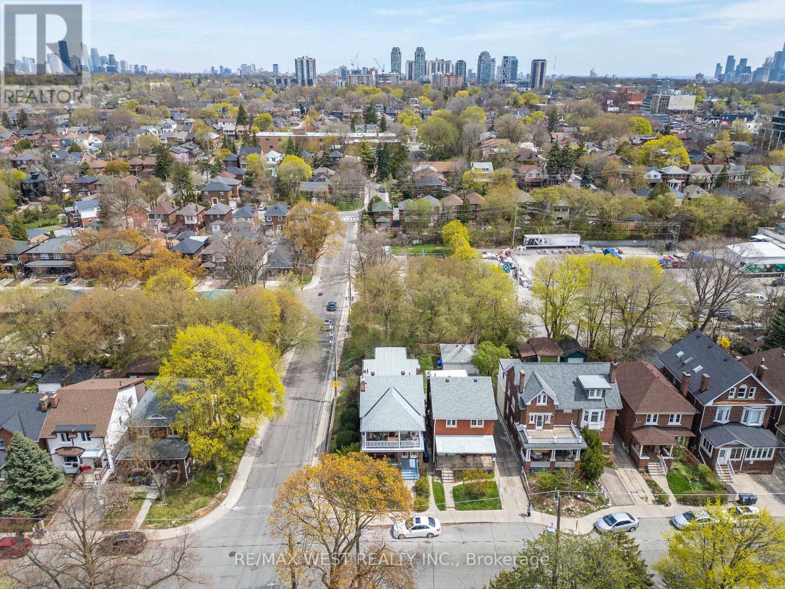 53 Robina Avenue, Toronto, Ontario  M6C 3Y5 - Photo 2 - C12117007