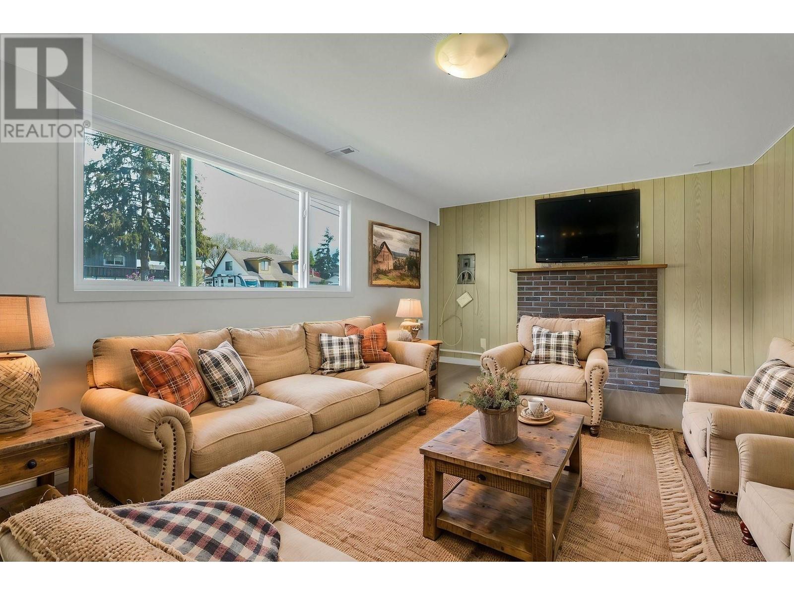 Property at 4925 58 STREET image 4