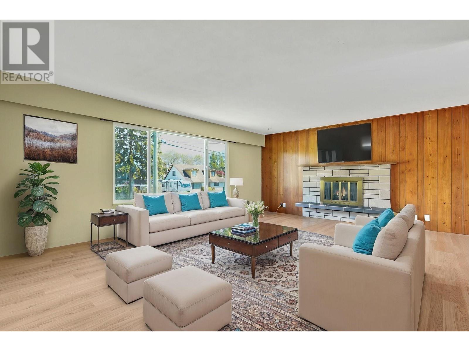 Property at 4925 58 STREET image 3