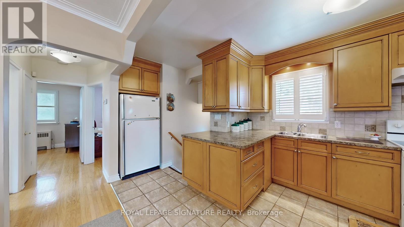 102 Murray Glen Drive, Toronto (Wexford-Maryvale), Ontario  M1R 3K2 - Photo 5 - E12117014