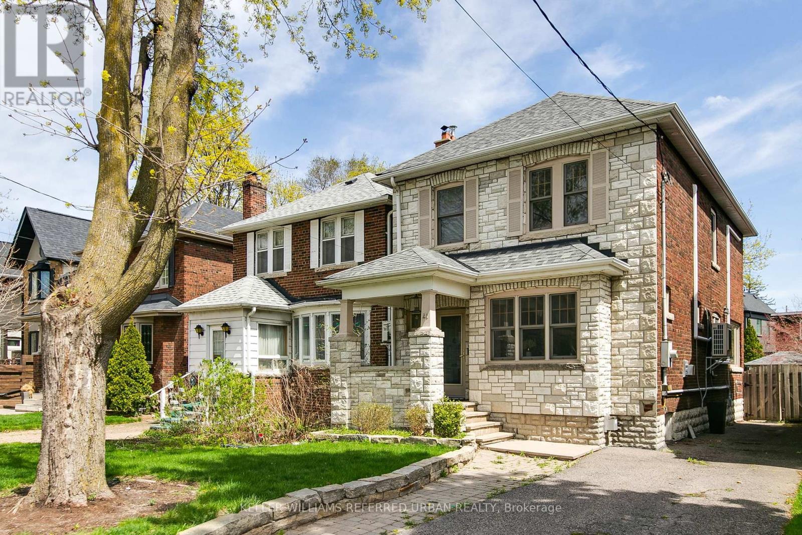 <div class="slider-price">$2,049,000</div><p>21 Donegall Drive, Toronto, Ontario</p>