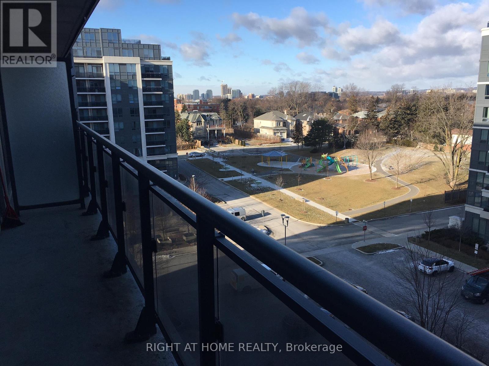818 - 372 HIGHWAY 7 AVENUE E, Richmond Hill, Ontario