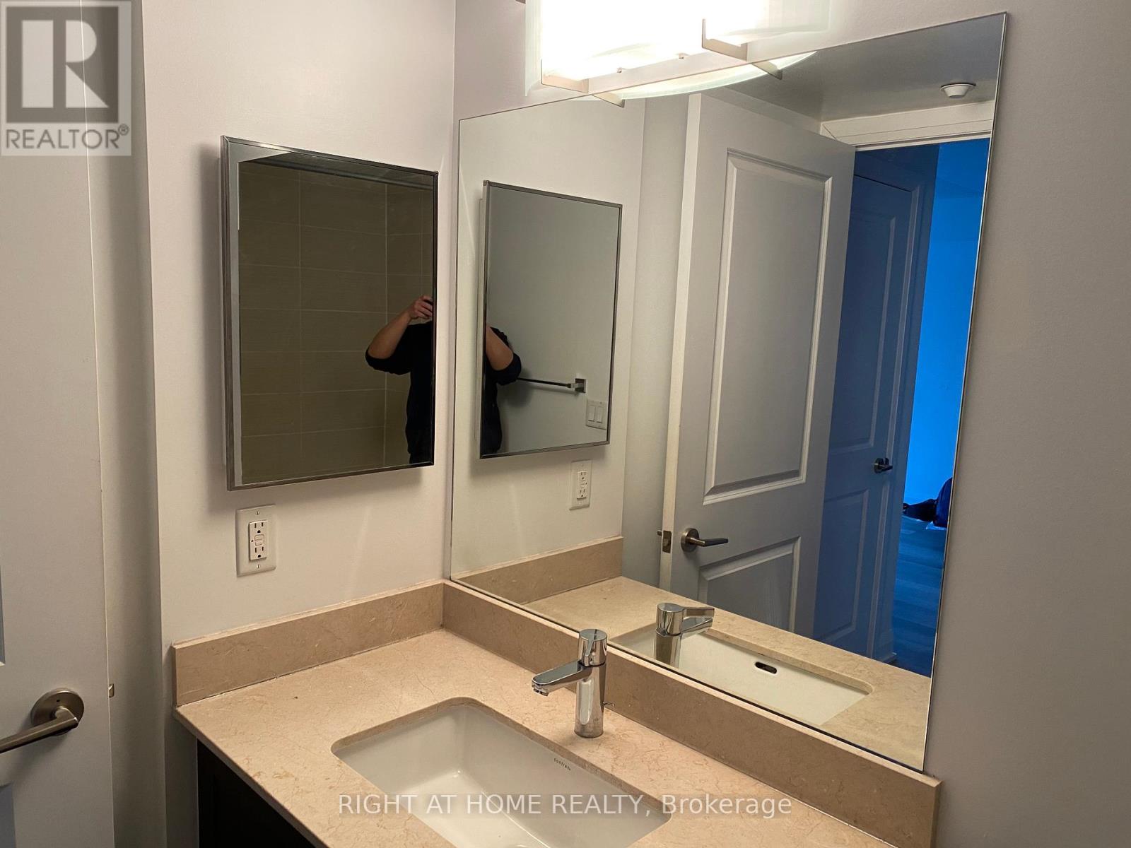 818 - 372 Highway 7 Avenue E, Richmond Hill, Ontario  L4B 0C6 - Photo 13 - N12116999