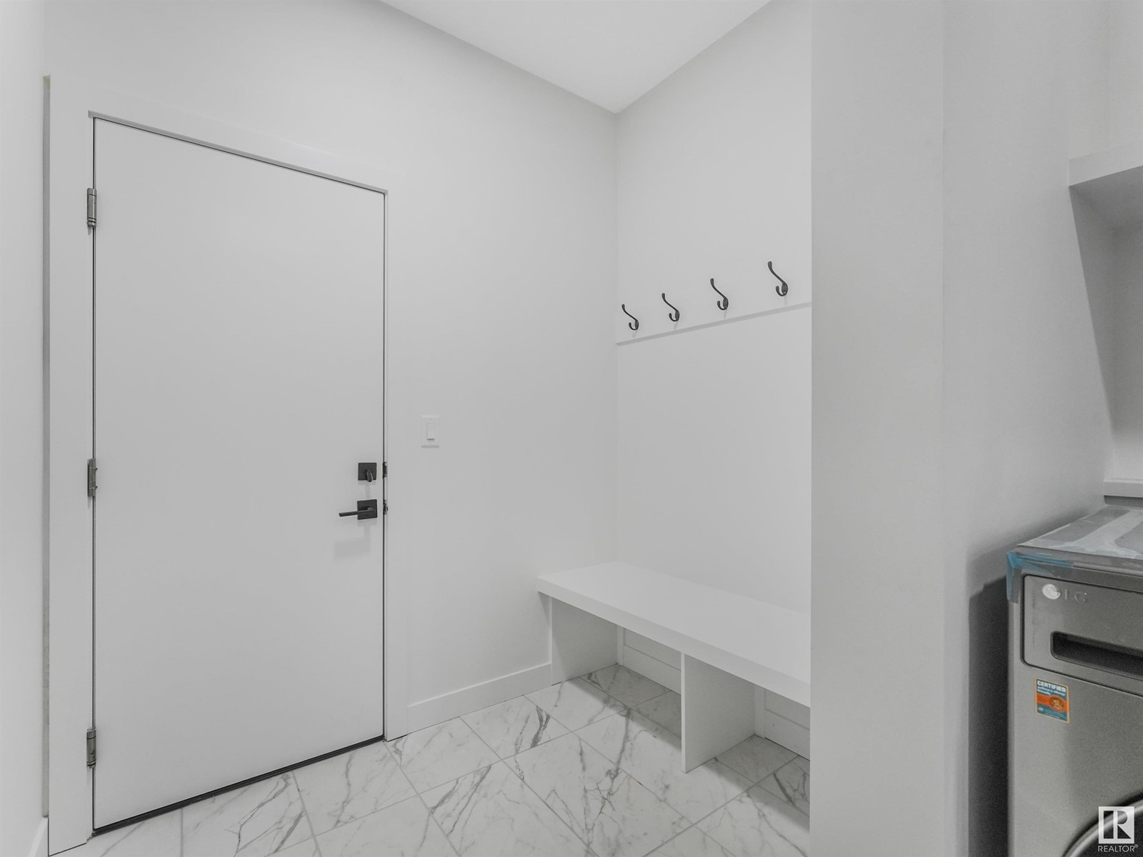 Property at 1581 HOWES PL SW image 3
