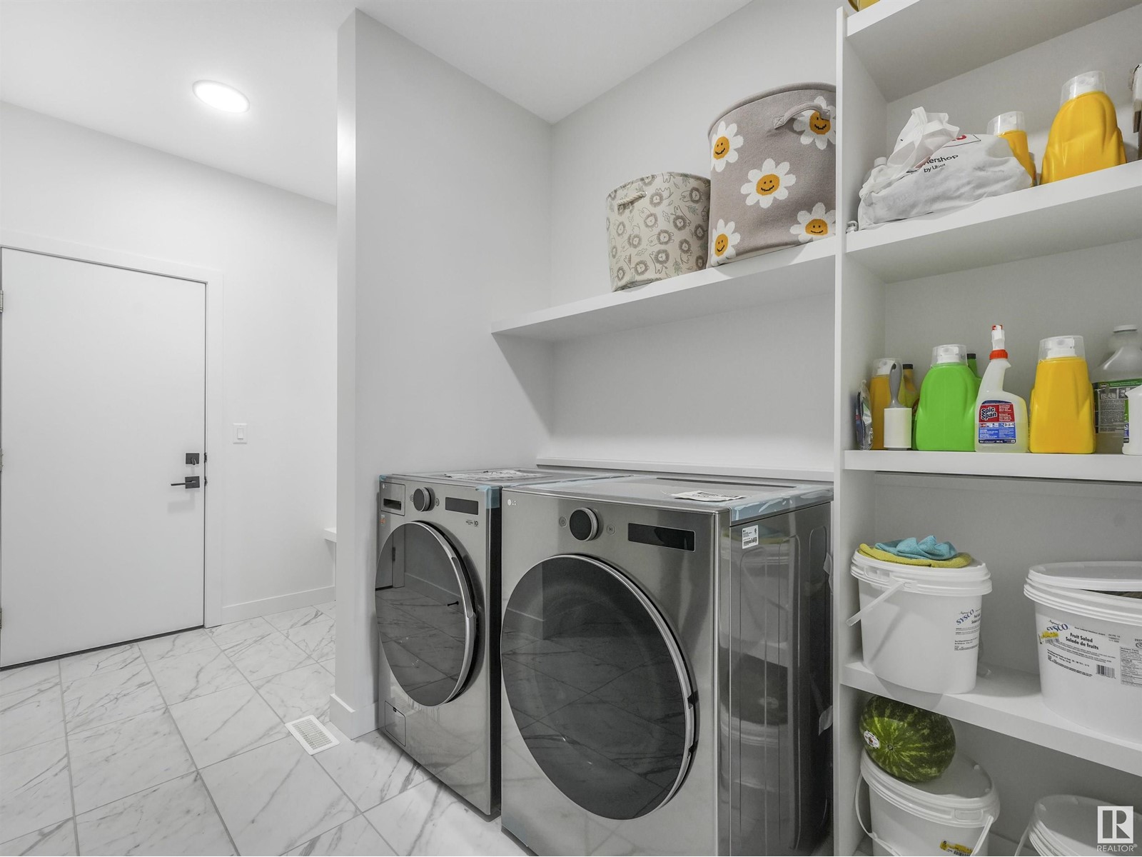 Property at 1581 HOWES PL SW image 1