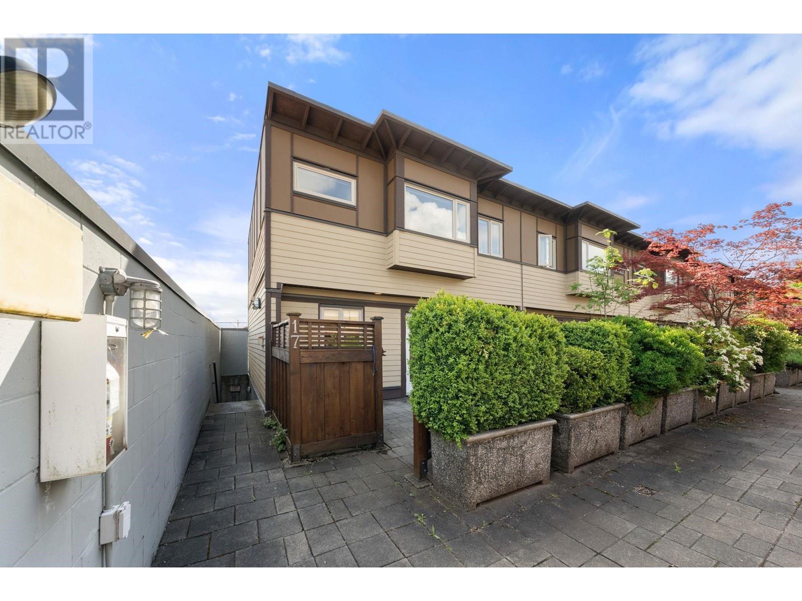 17 2389 Charles Street, Vancouver, British Columbia  V5L 5G4 - Photo 40 - R2996860