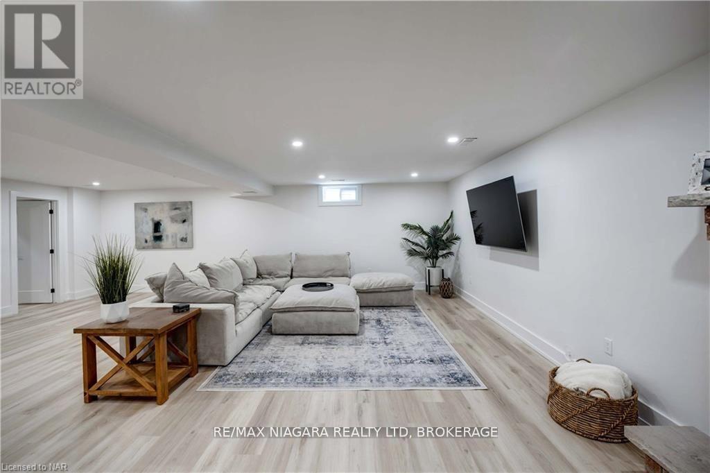 42 Berkwood Place, Pelham (Fonthill), Ontario  L0S 1E2 - Photo 31 - X12117206