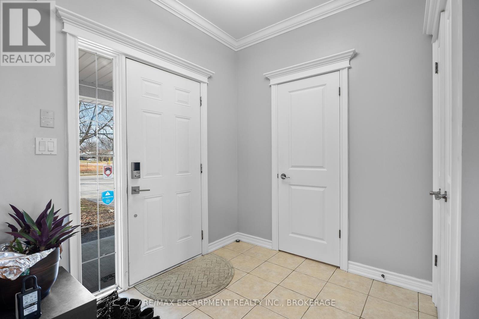 Property at 413 NIAGARA STREET image 5