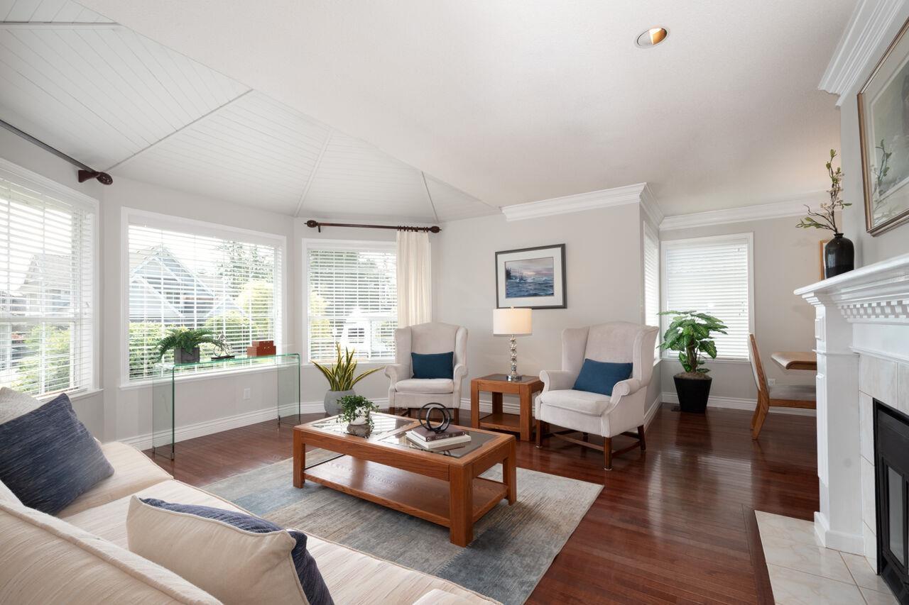 Property at 1023 165 STREET image 4