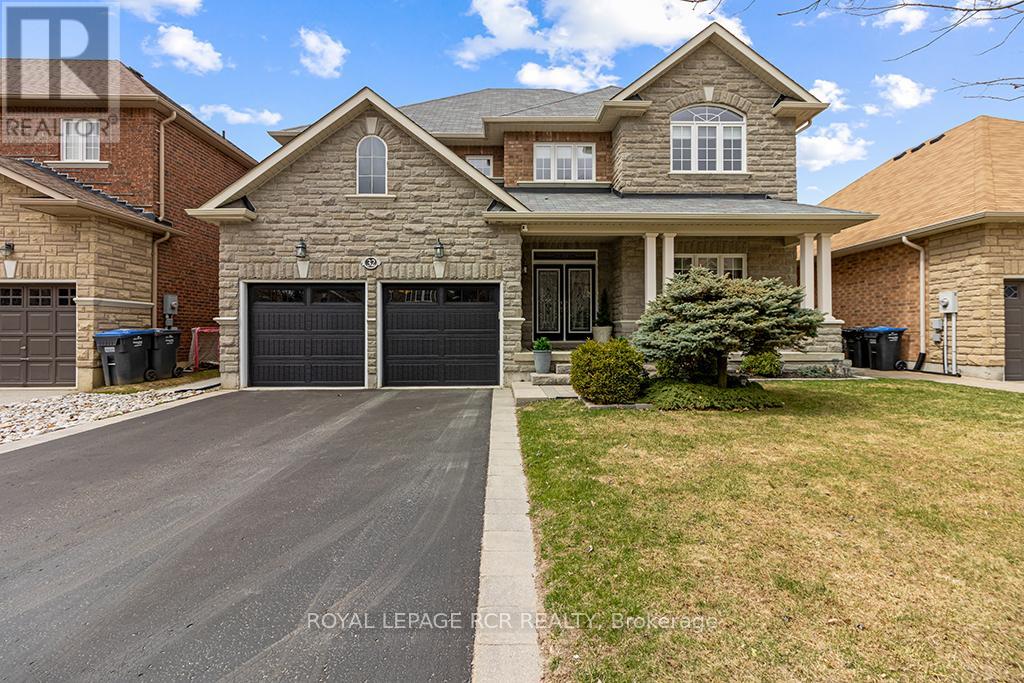 32 Borland Crescent, Caledon, Ontario  L7C 3M4 - Photo 3 - W12111891
