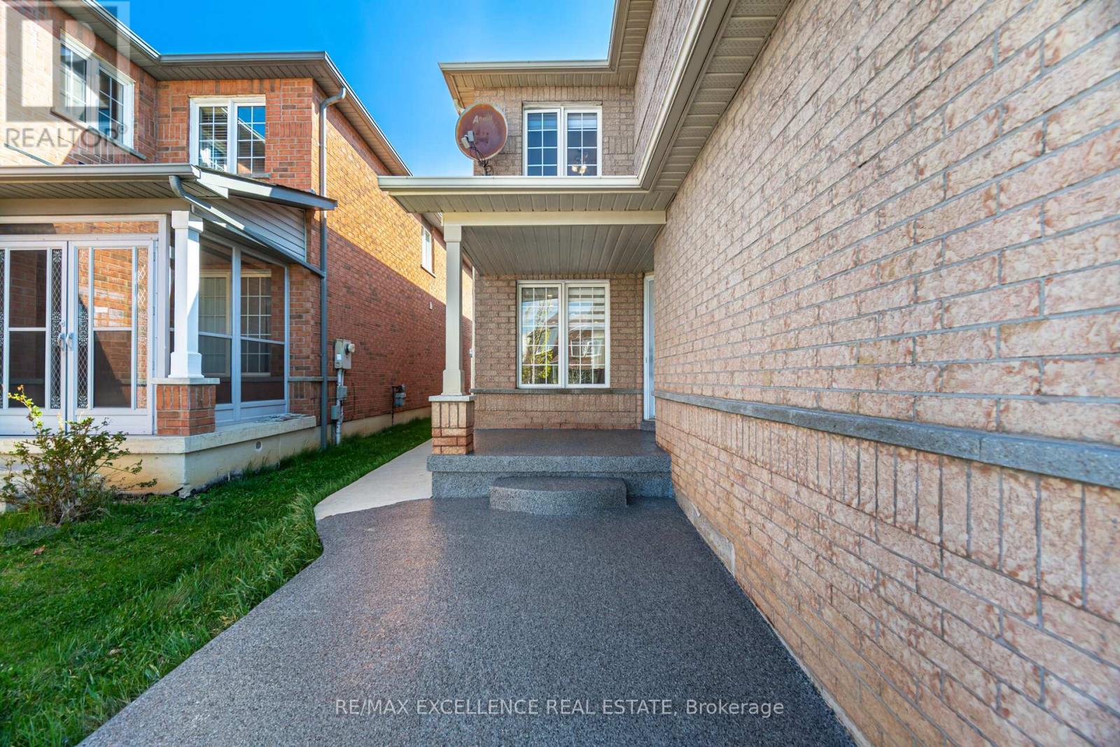 Property at 5927 STONEBRIAR CRESCENT image 3