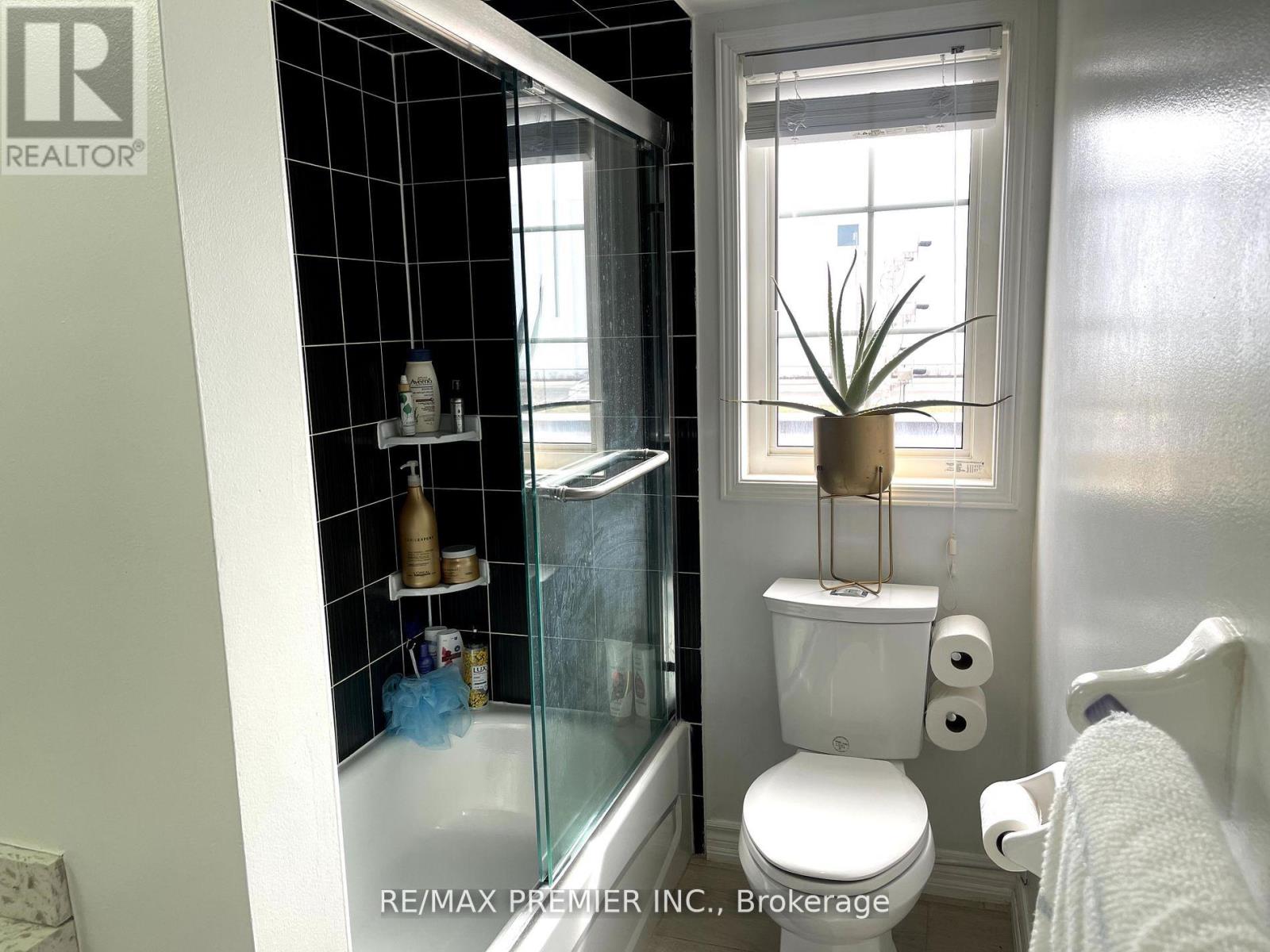 8 - 141 Isaac Devins Boulevard, Toronto, Ontario  M9M 0C4 - Photo 11 - W12116898