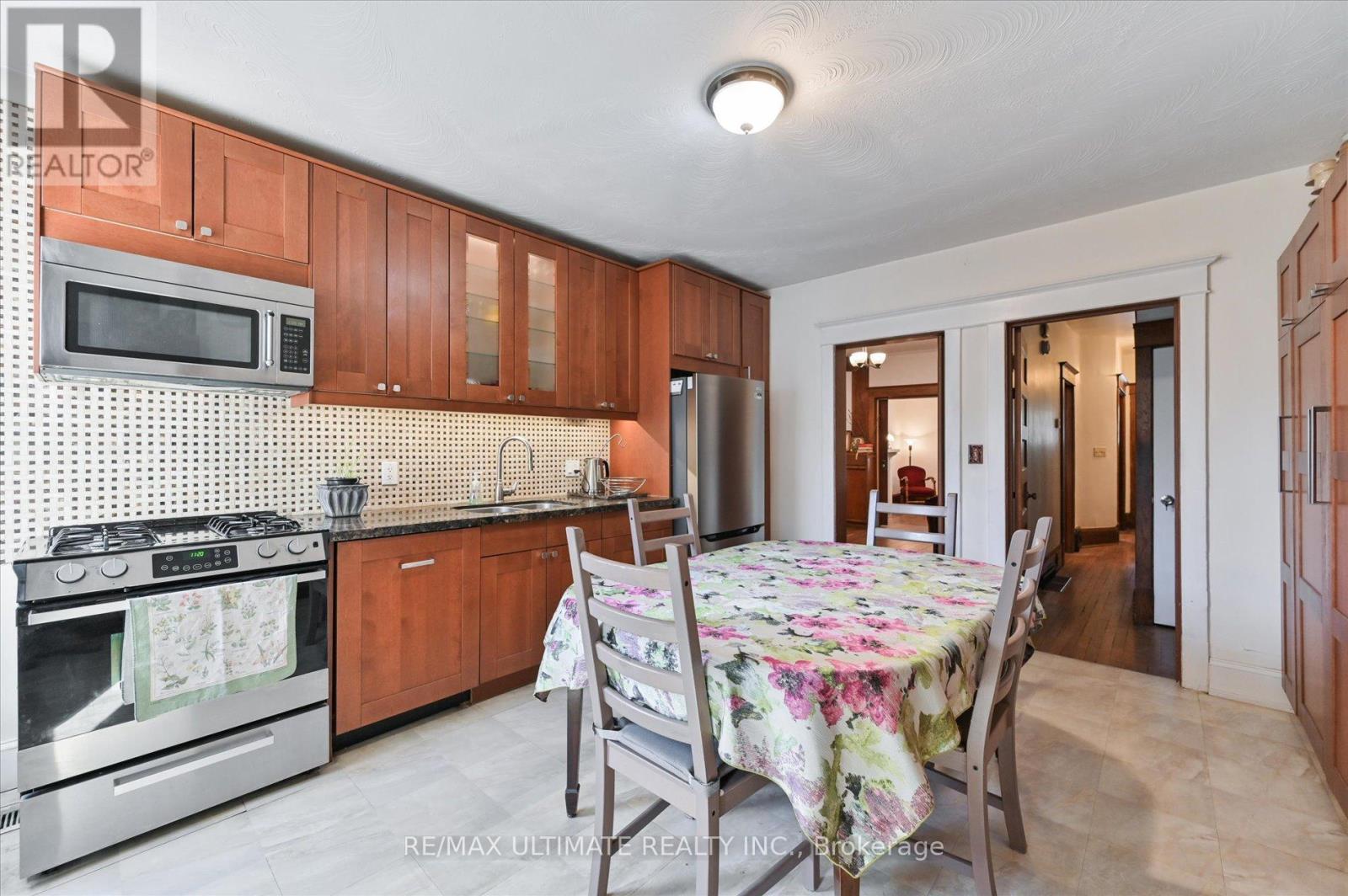 159 Glendale Avenue, Toronto (High Park-Swansea), Ontario  M6R 2T4 - Photo 12 - W12116911