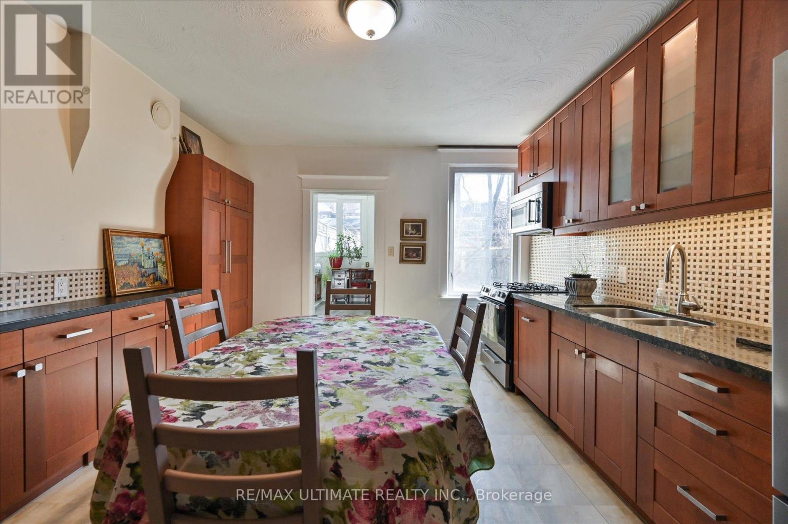 159 Glendale Avenue, Toronto (High Park-Swansea), Ontario  M6R 2T4 - Photo 13 - W12116911