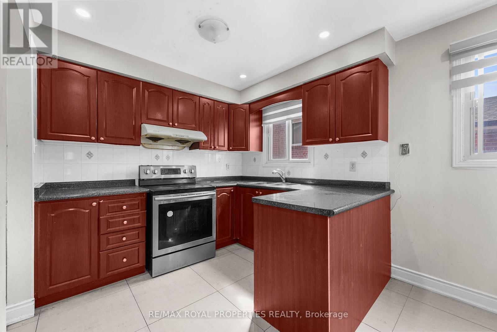 7359 Sigsbee Drive, Mississauga, Ontario  L4T 3S5 - Photo 15 - W12116931