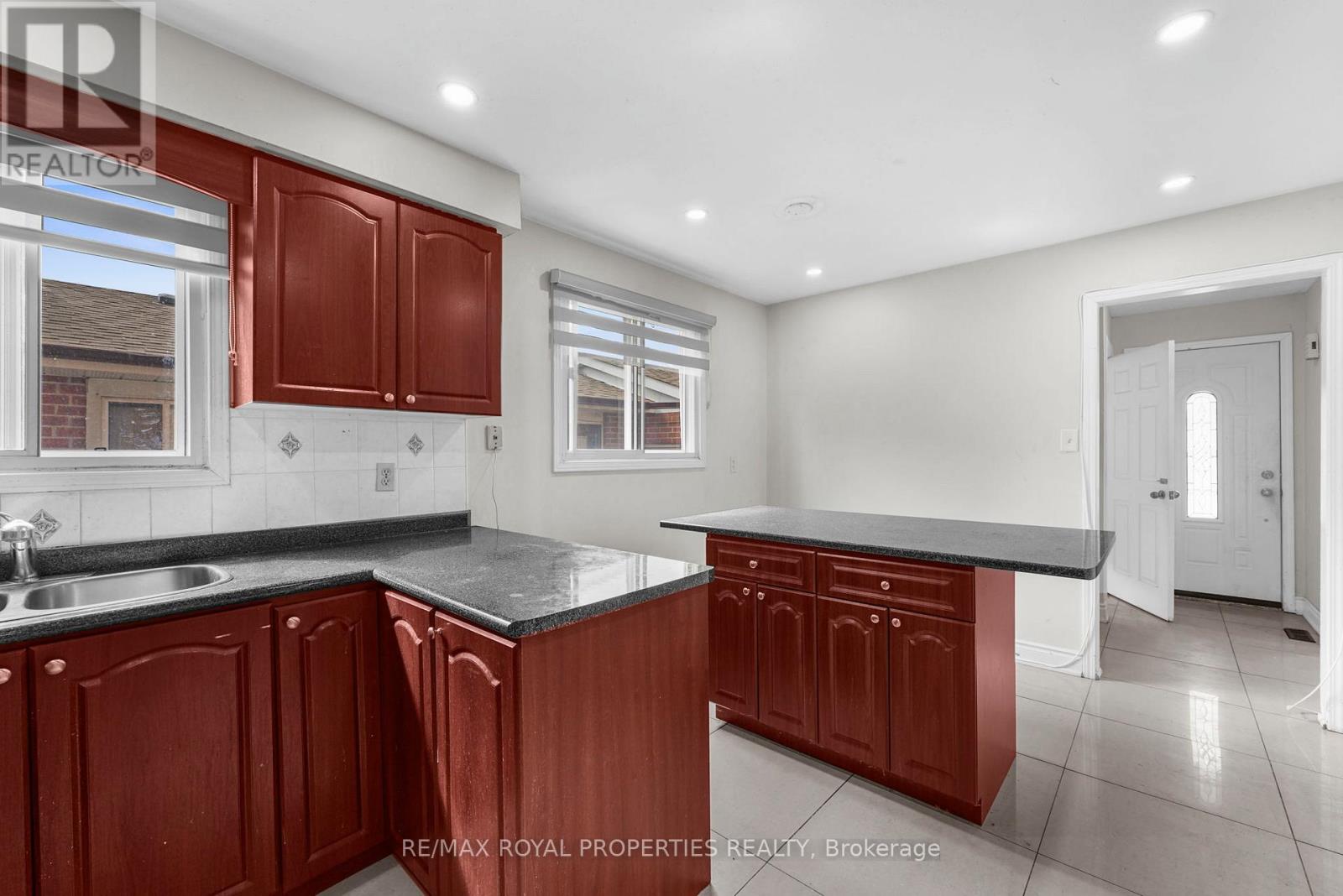 7359 Sigsbee Drive, Mississauga, Ontario  L4T 3S5 - Photo 17 - W12116931