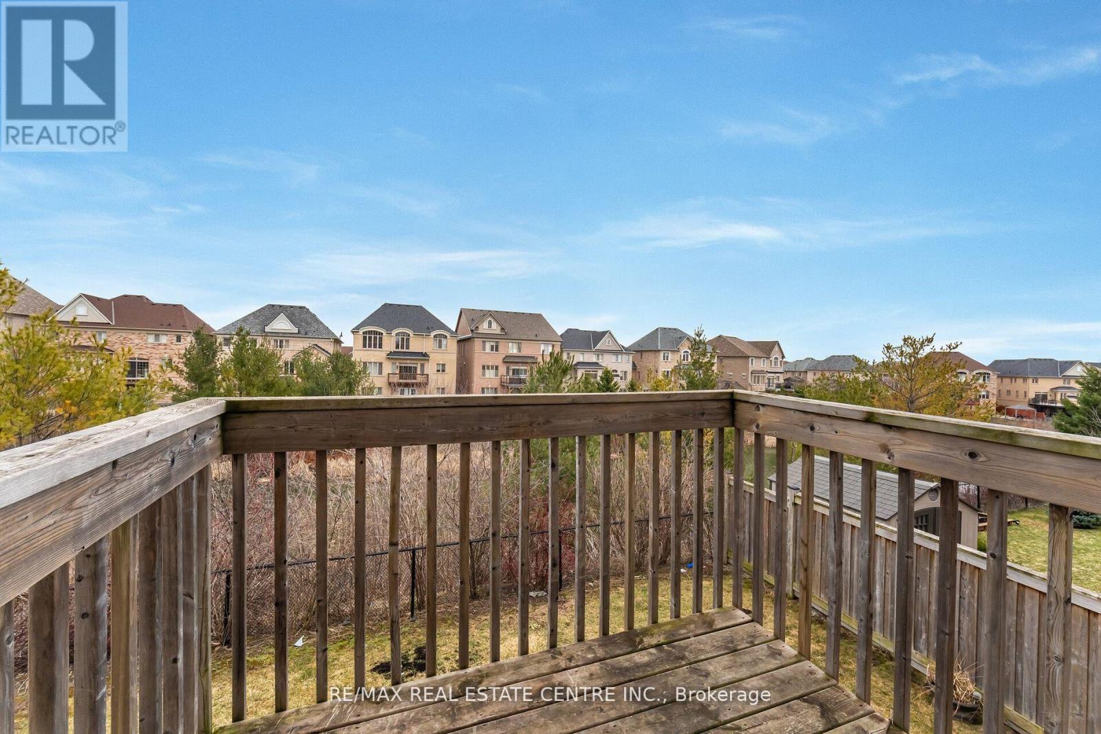 38 Junetown Circle, Brampton, Ontario  L6X 0X7 - Photo 11 - W12116943