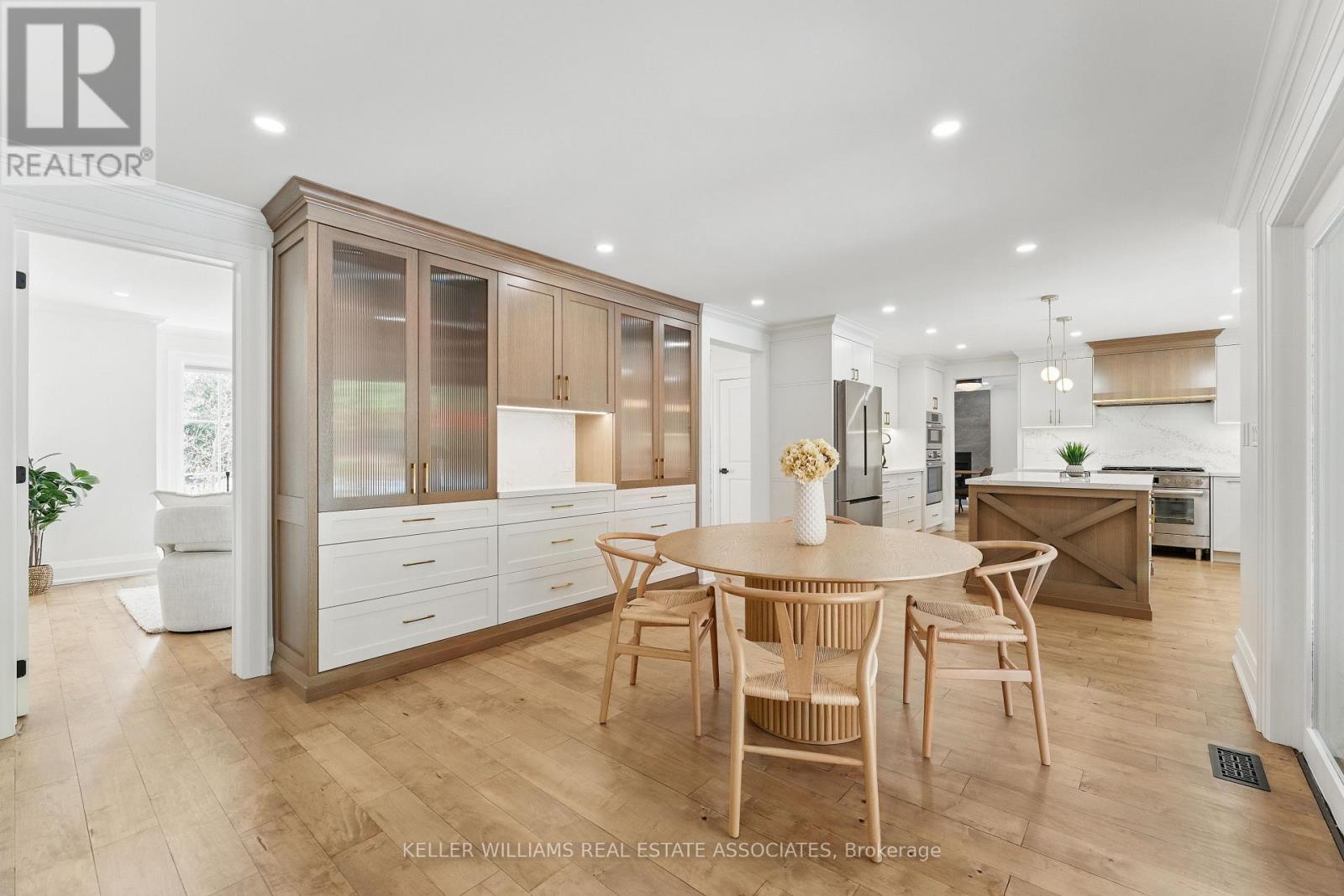 1543 Point-O-Woods Road, Mississauga (Mineola), Ontario  L5G 2X6 - Photo 9 - W12116967
