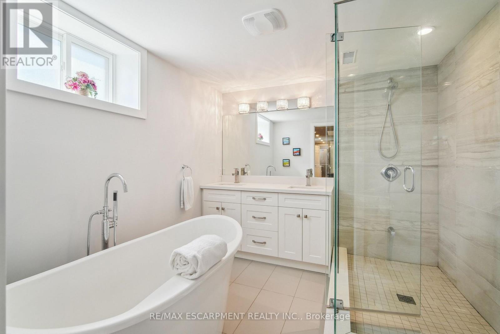 2054 Rebecca Street, Oakville, Ontario  L6L 2A2 - Photo 30 - W12117022