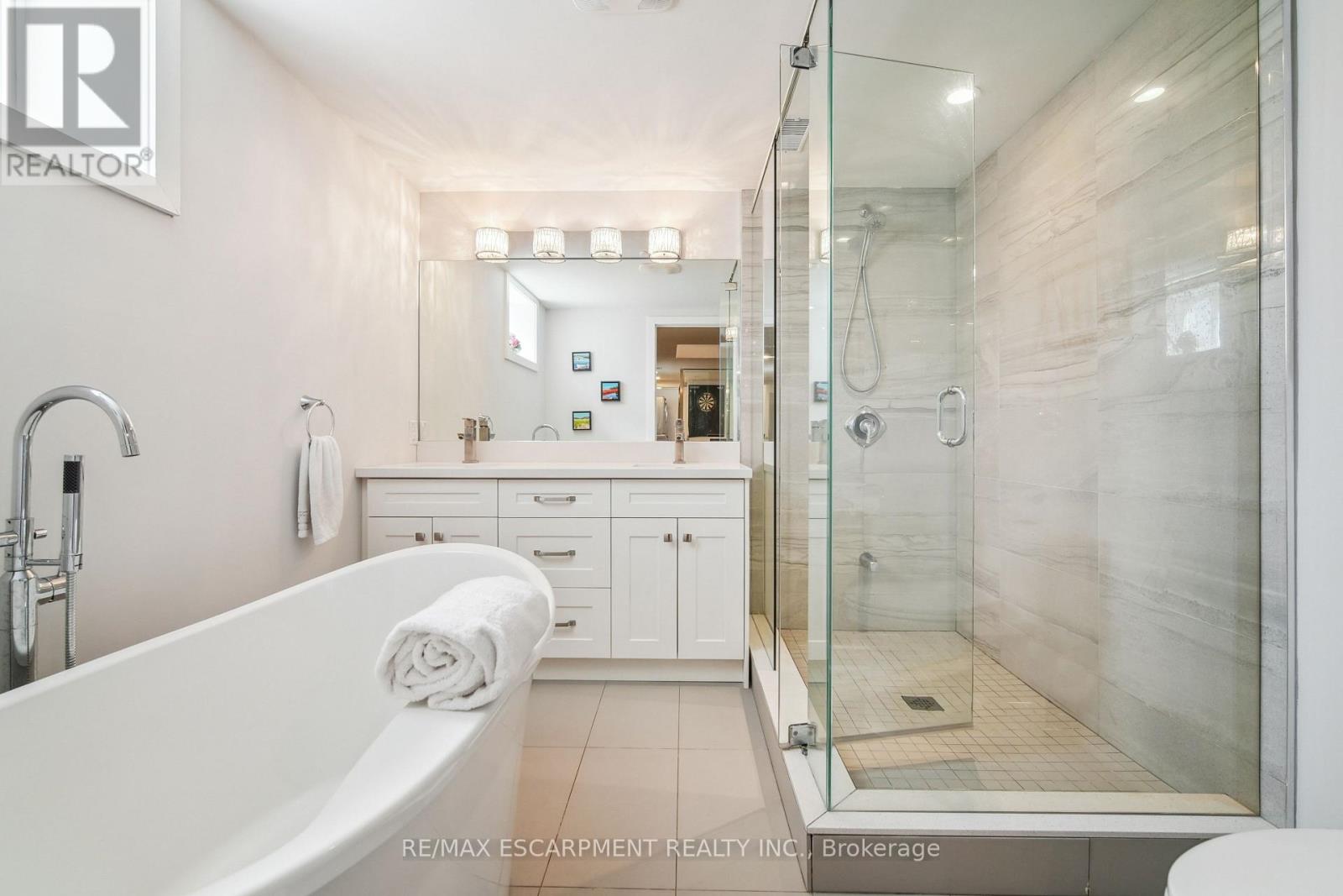 2054 Rebecca Street, Oakville, Ontario  L6L 2A2 - Photo 31 - W12117022