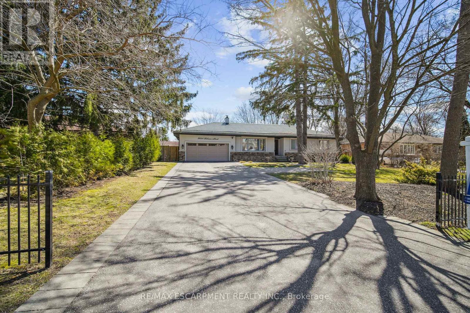 2054 Rebecca Street, Oakville, Ontario  L6L 2A2 - Photo 40 - W12117022