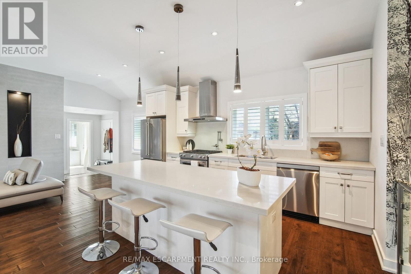 2054 Rebecca Street, Oakville, Ontario  L6L 2A2 - Photo 8 - W12117022