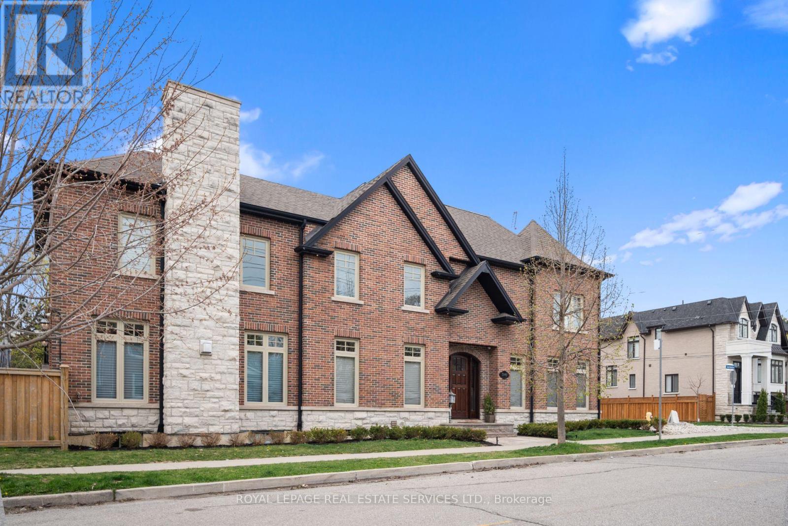 546 Prince Edward Drive N, Toronto (Kingsway South), Ontario  M8X 2M7 - Photo 2 - W12117050