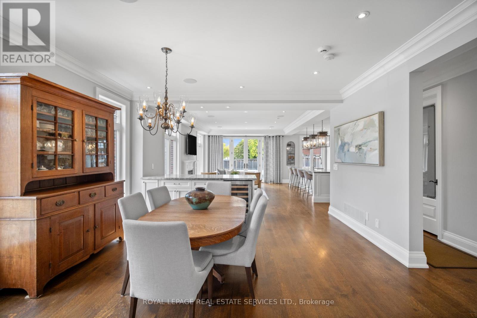 Property at 546 PRINCE EDWARD DRIVE N image 4