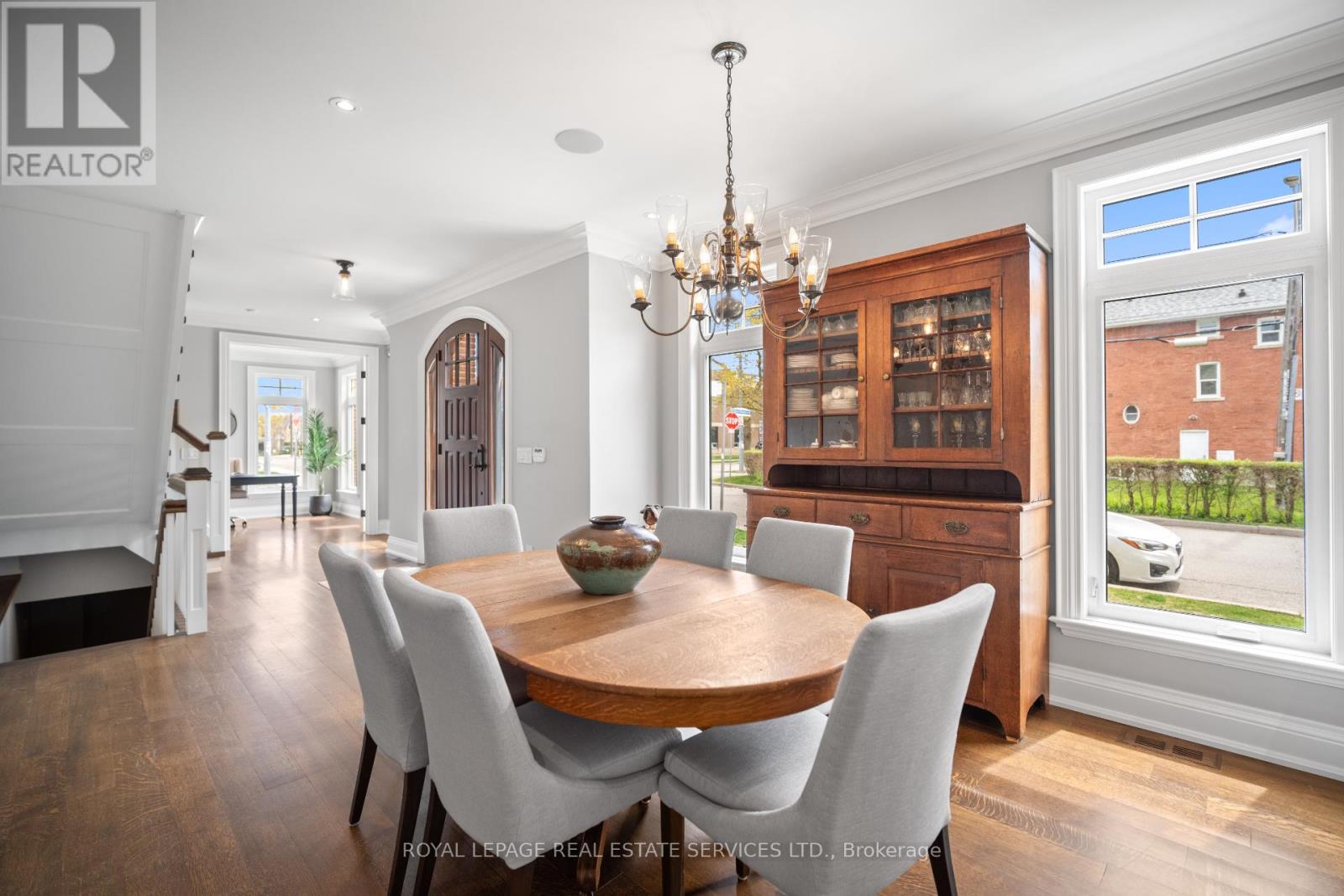 Property at 546 PRINCE EDWARD DRIVE N image 5