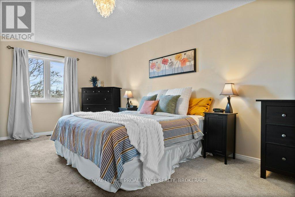 12 Limeridge Drive, Kingston, Ontario  K7K 6M3 - Photo 18 - X12117374