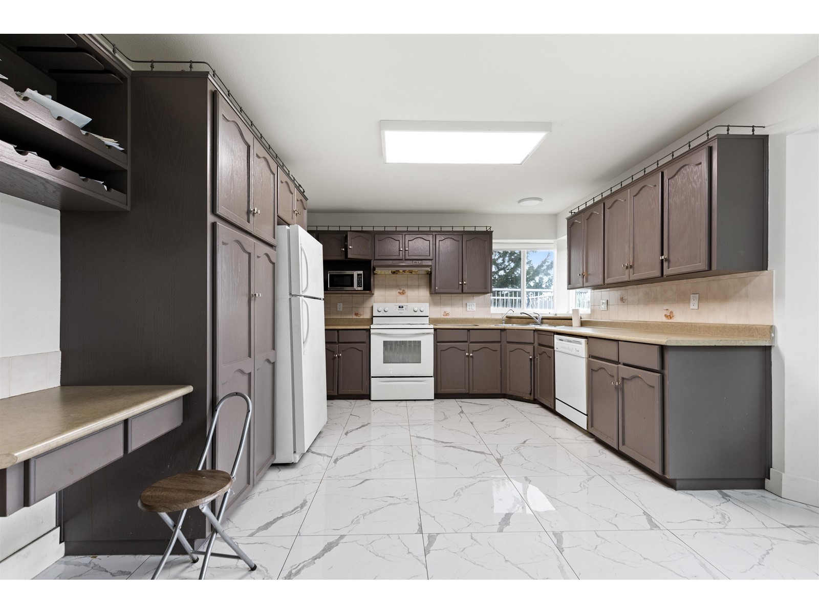 14269 89a Avenue, Surrey, British Columbia  V3V 7T1 - Photo 10 - R2996917
